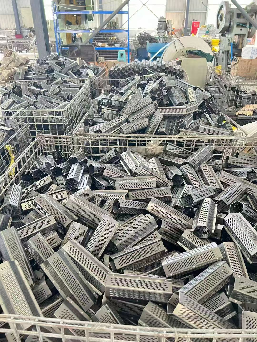 Kho lưới sàng máy xát gạo tại nhà máy